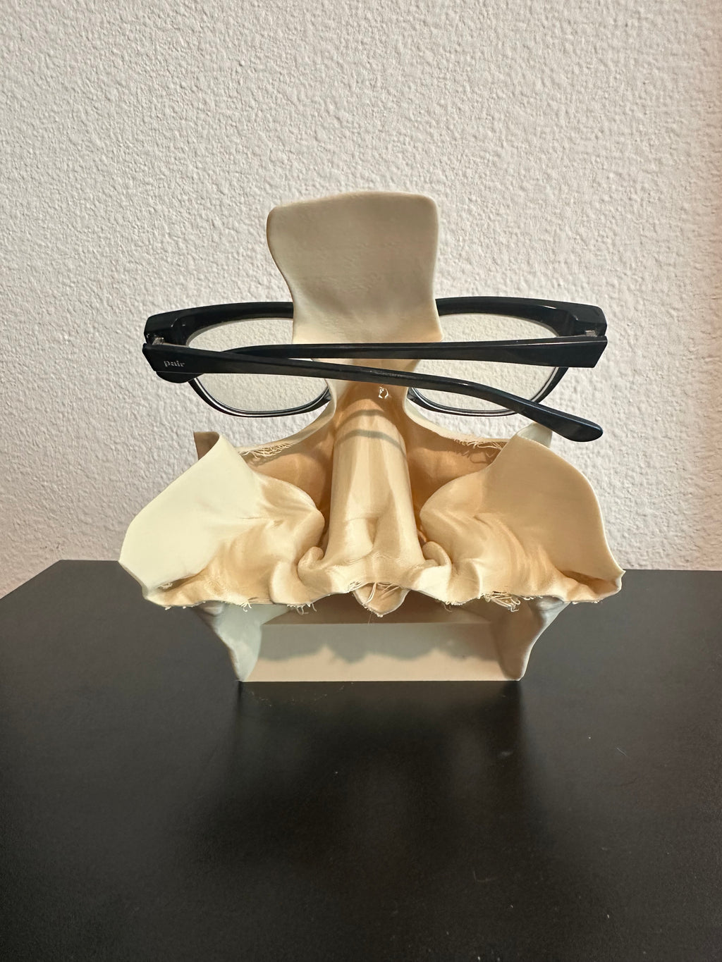 Skull Glasses Holder – 3D Printed Eyeglass Stand | Gothic Desk & Nightstand Organizer