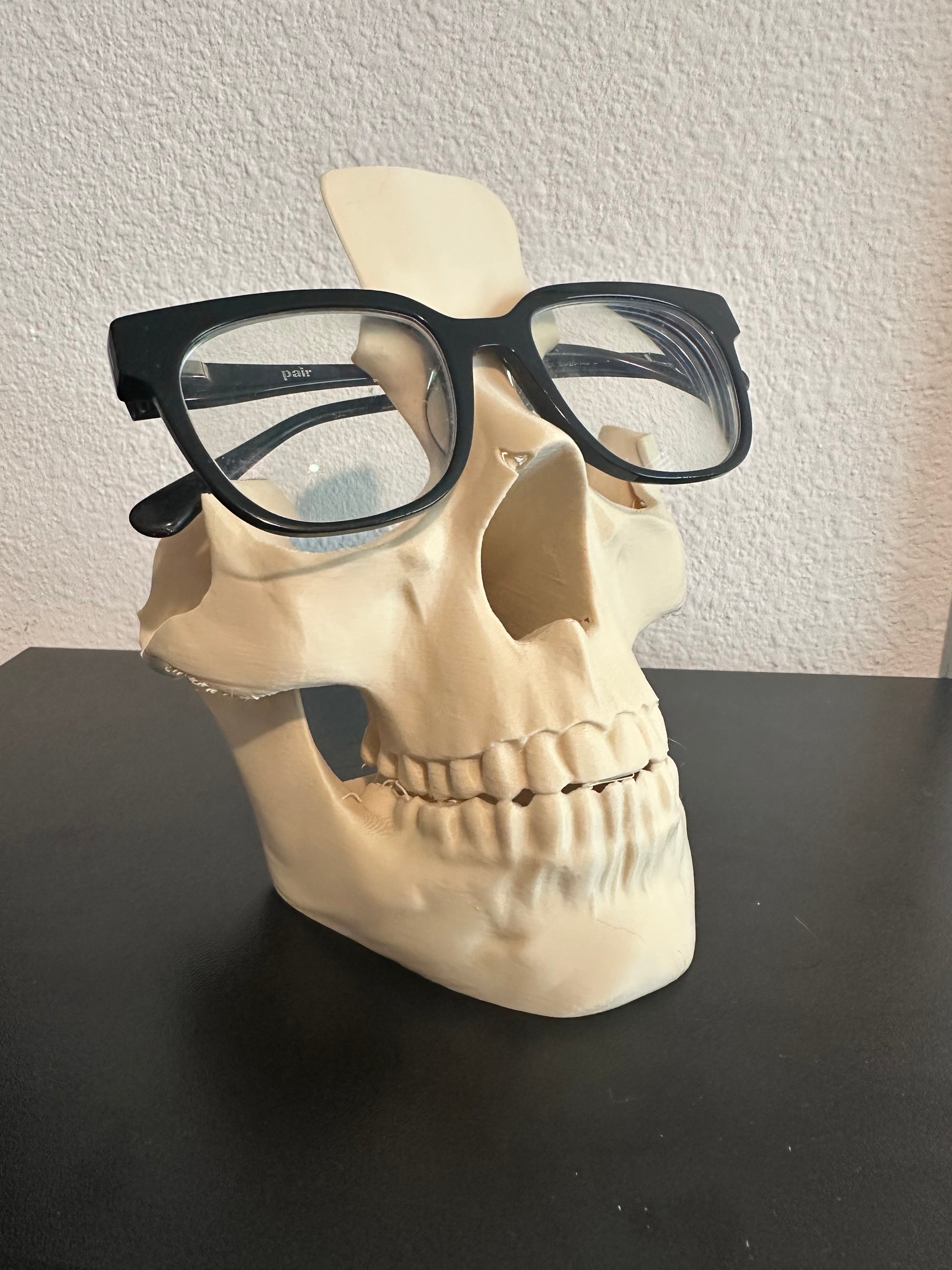 Skull Glasses Holder – 3D Printed Eyeglass Stand | Gothic Desk & Nightstand Organizer