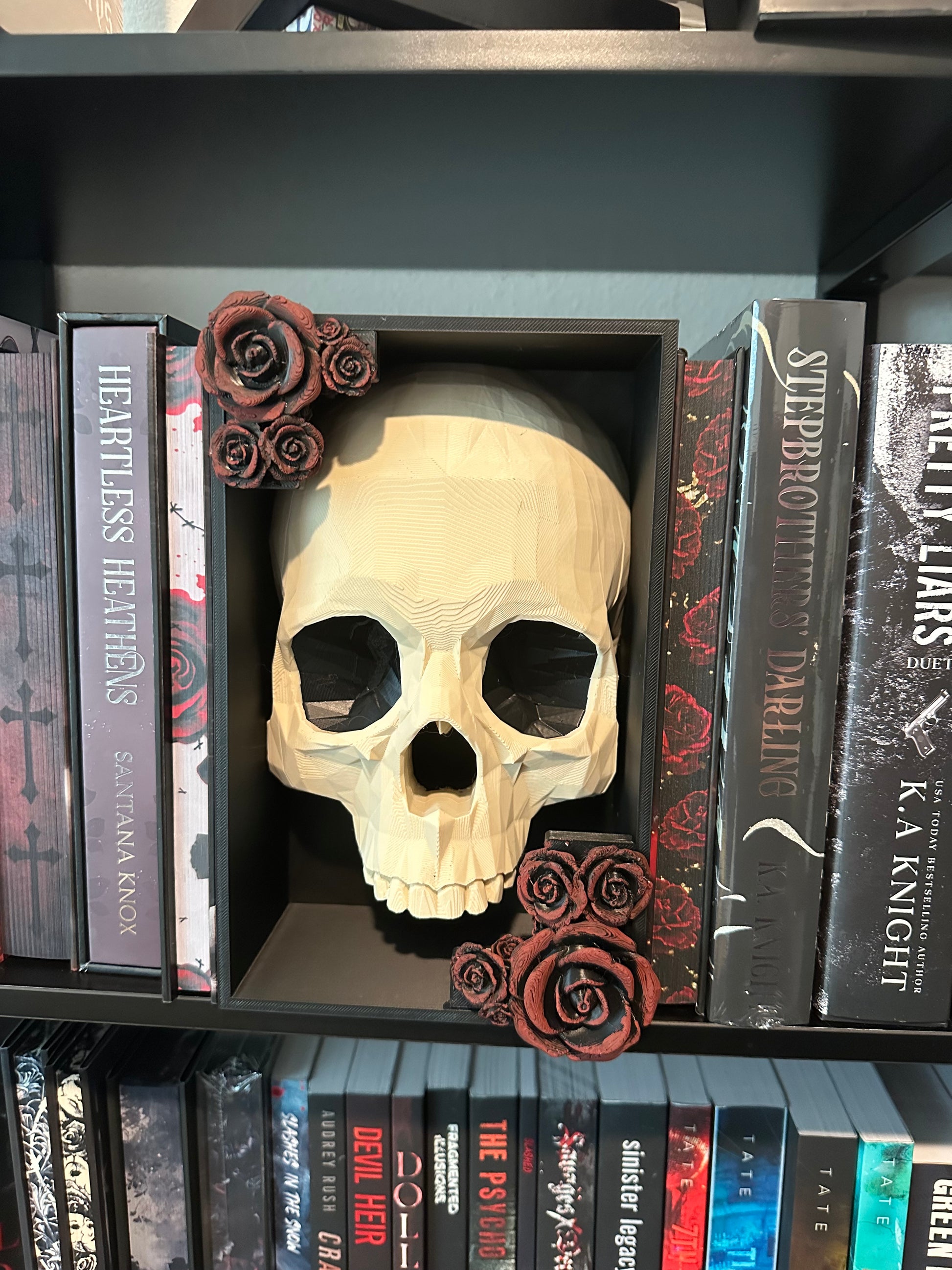 Dark Romance Inspired Book Nook – 3D Printed Gothic Bookshelf Insert & Wall Decor