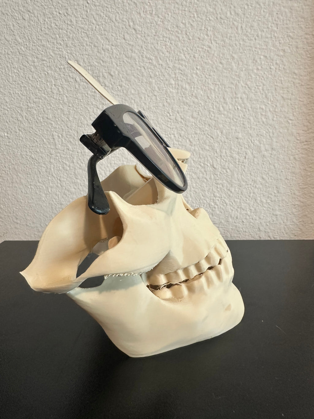 Skull Glasses Holder – 3D Printed Eyeglass Stand | Gothic Desk & Nightstand Organizer
