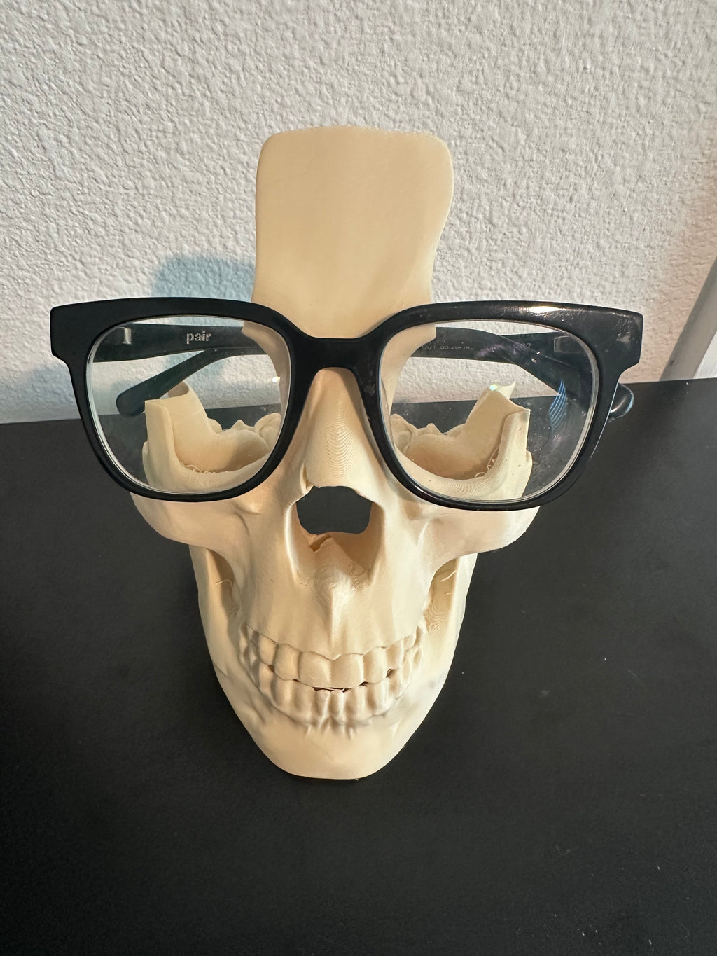 Skull Glasses Holder – 3D Printed Eyeglass Stand | Gothic Desk & Nightstand Organizer
