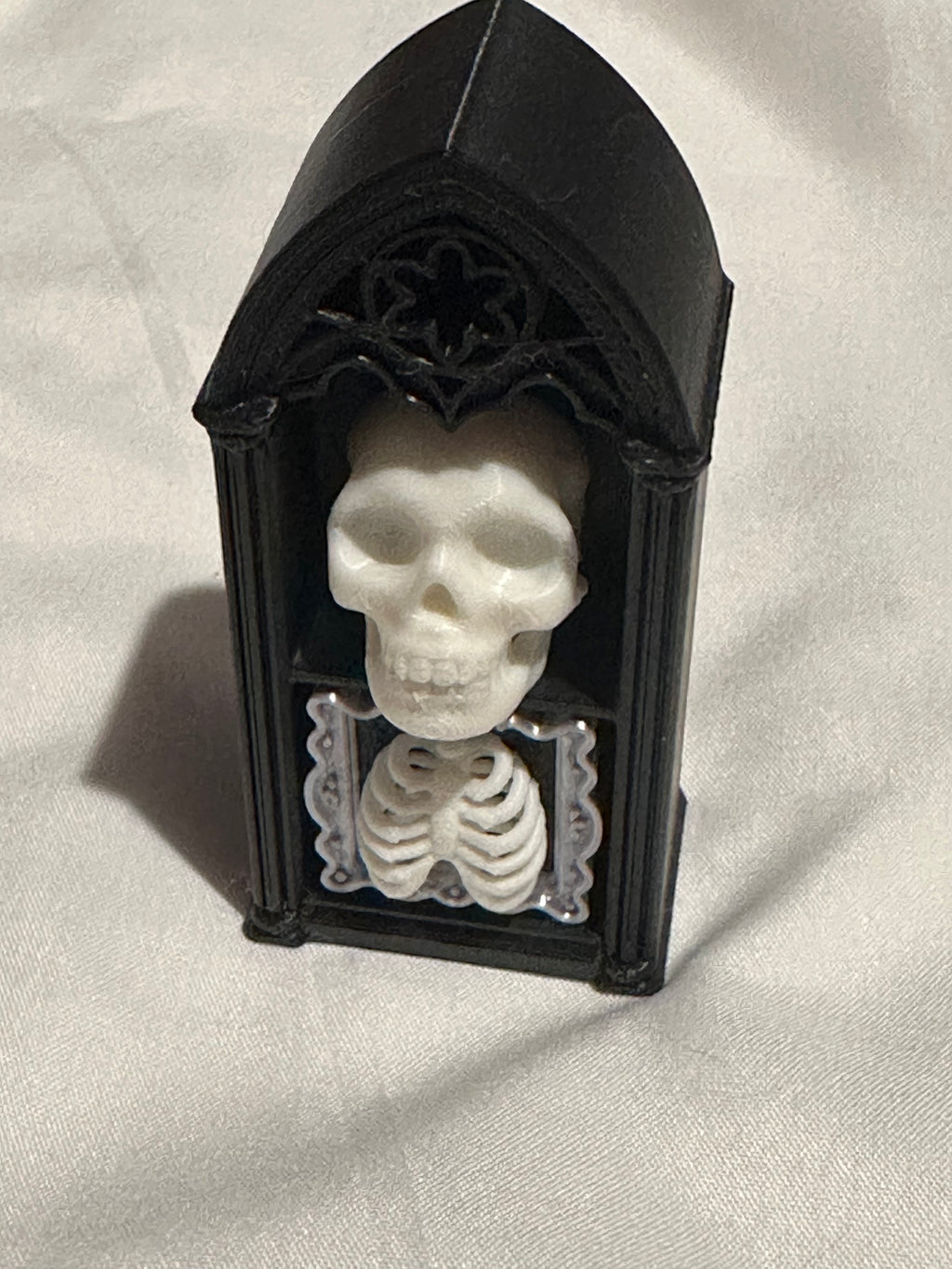Mini Gothic Arch Bookshelf Clicker – Custom 3D Printed Fidget Toy (2 Shelf Items)