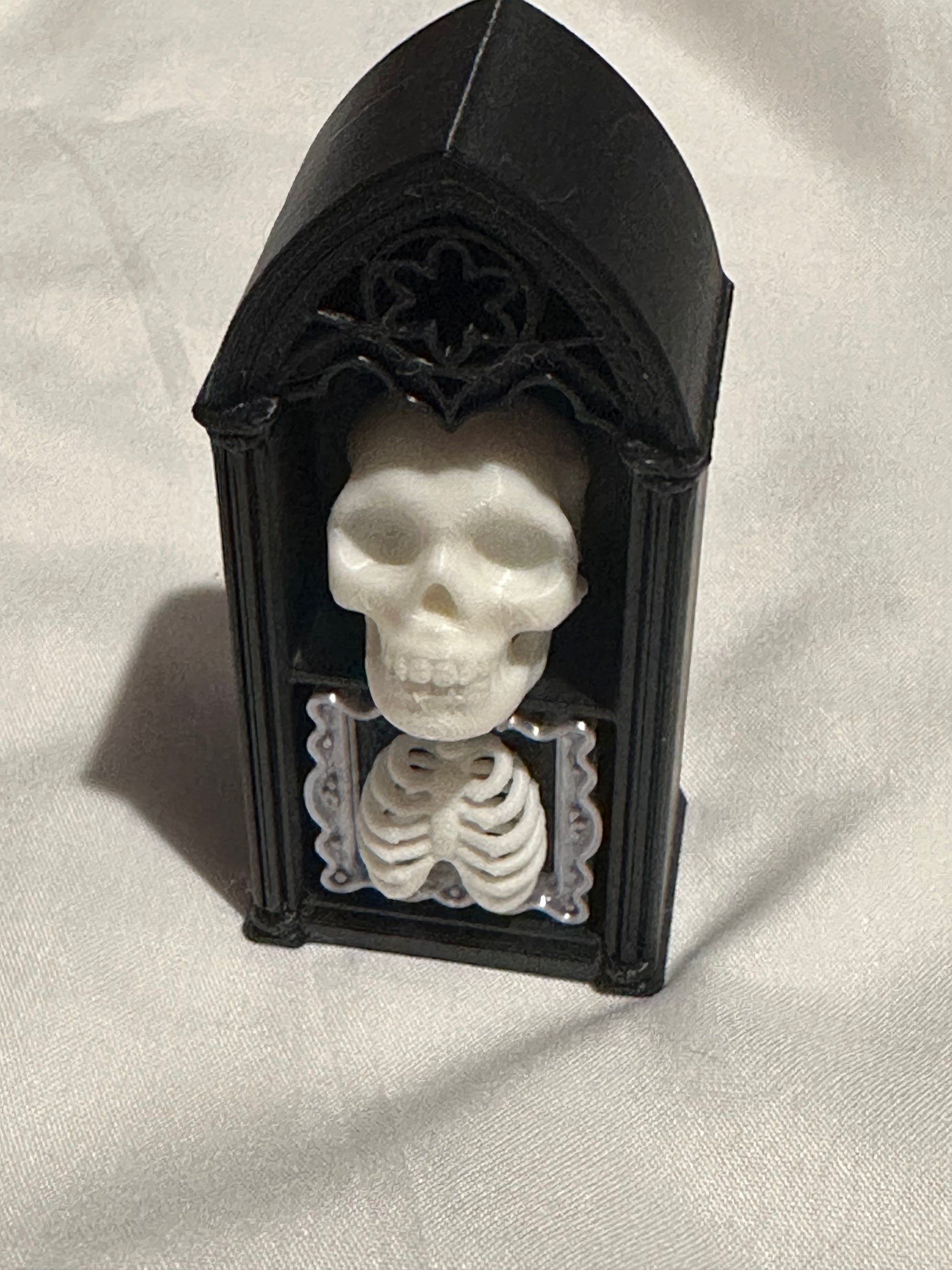 Mini Gothic Arch Bookshelf Clicker – Custom 3D Printed Fidget Toy (2 Shelf Items)
