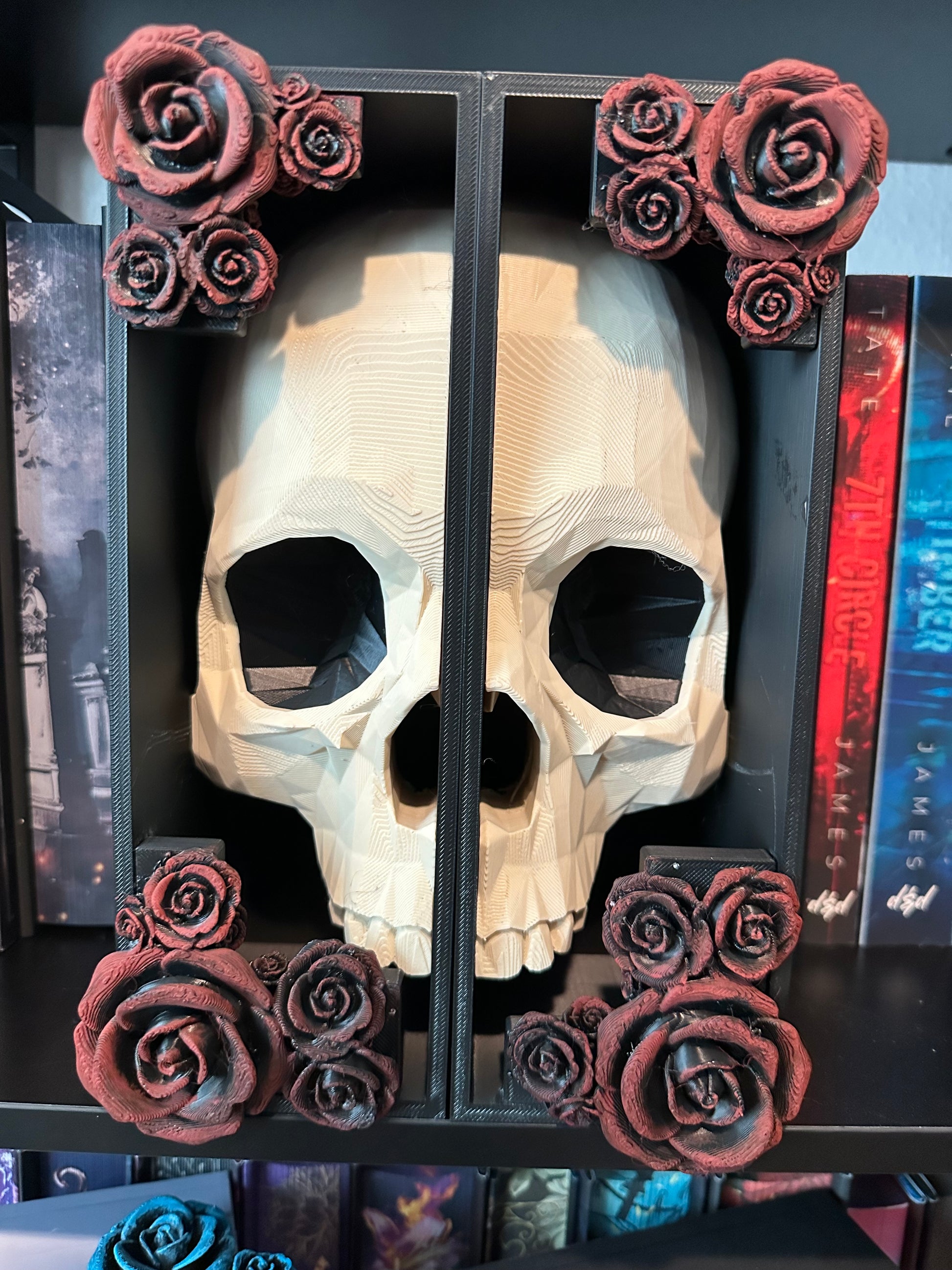 Dark Romance Inspired Book Nook – 3D Printed Gothic Bookshelf Insert & Wall Decor