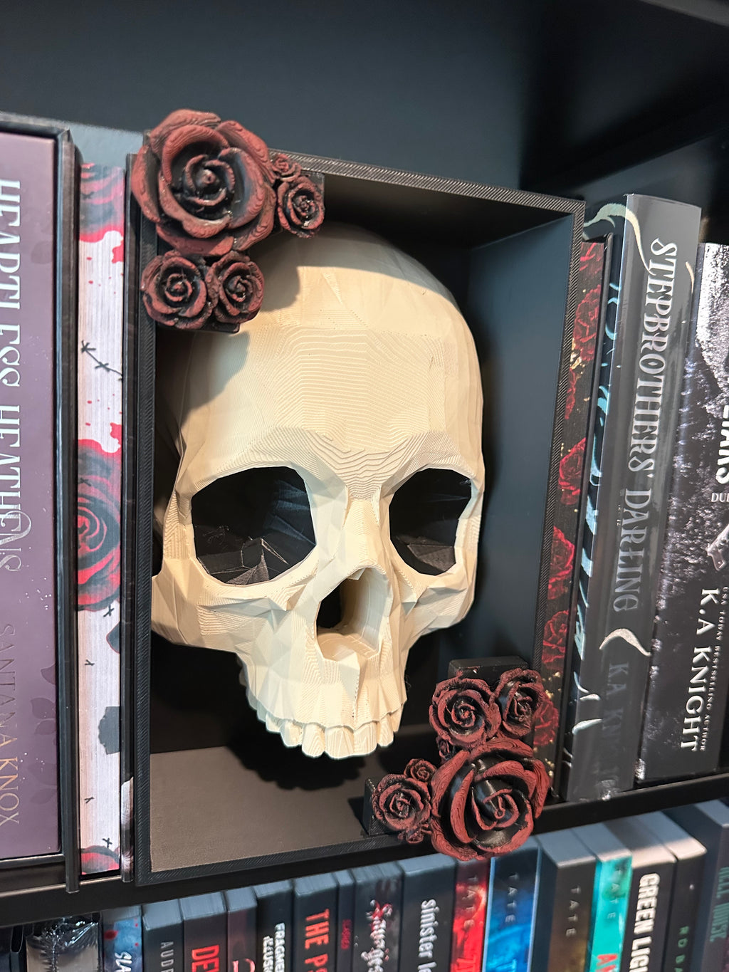 Dark Romance Inspired Book Nook – 3D Printed Gothic Bookshelf Insert & Wall Decor