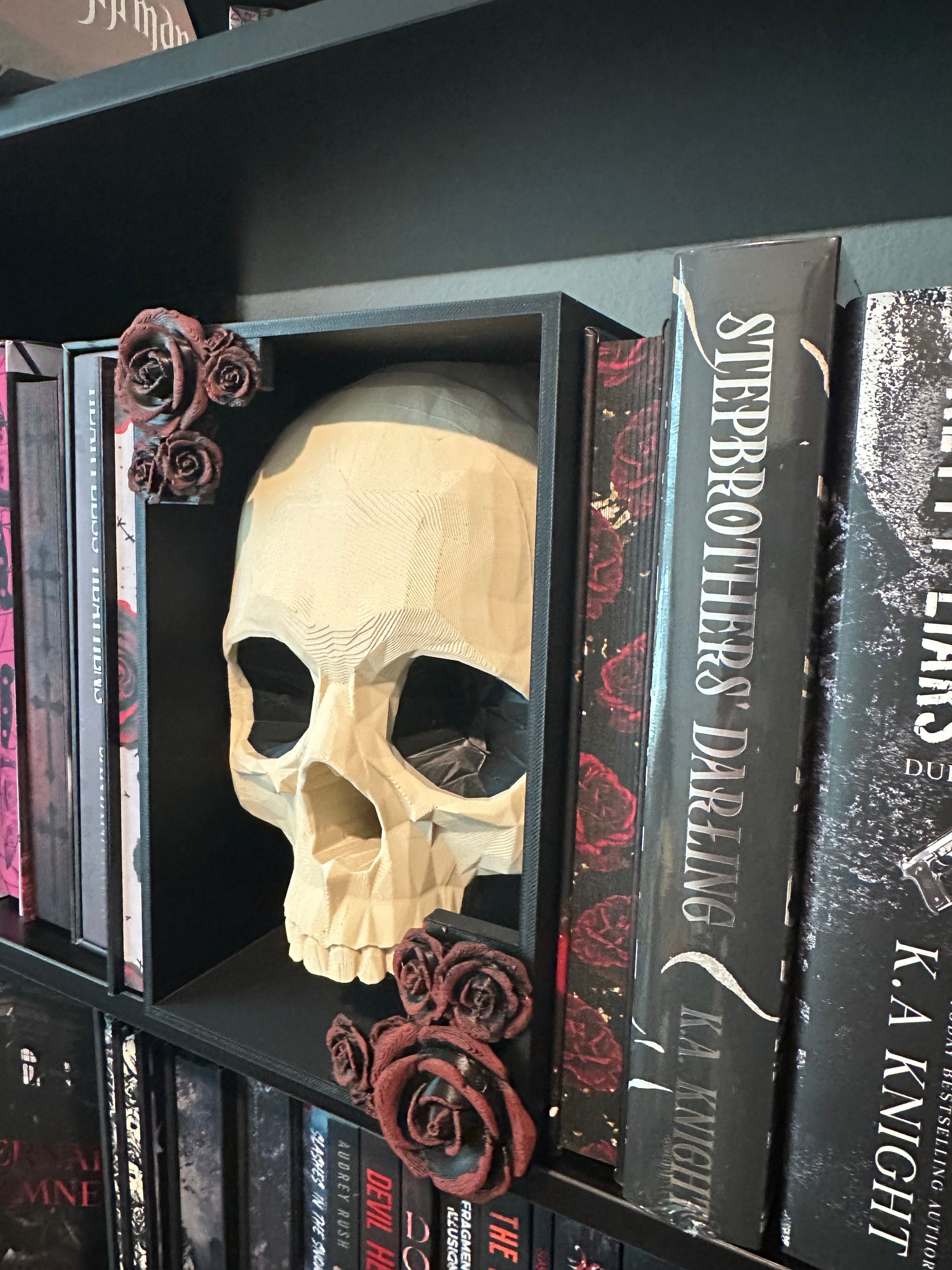 Dark Romance Inspired Book Nook – 3D Printed Gothic Bookshelf Insert & Wall Decor